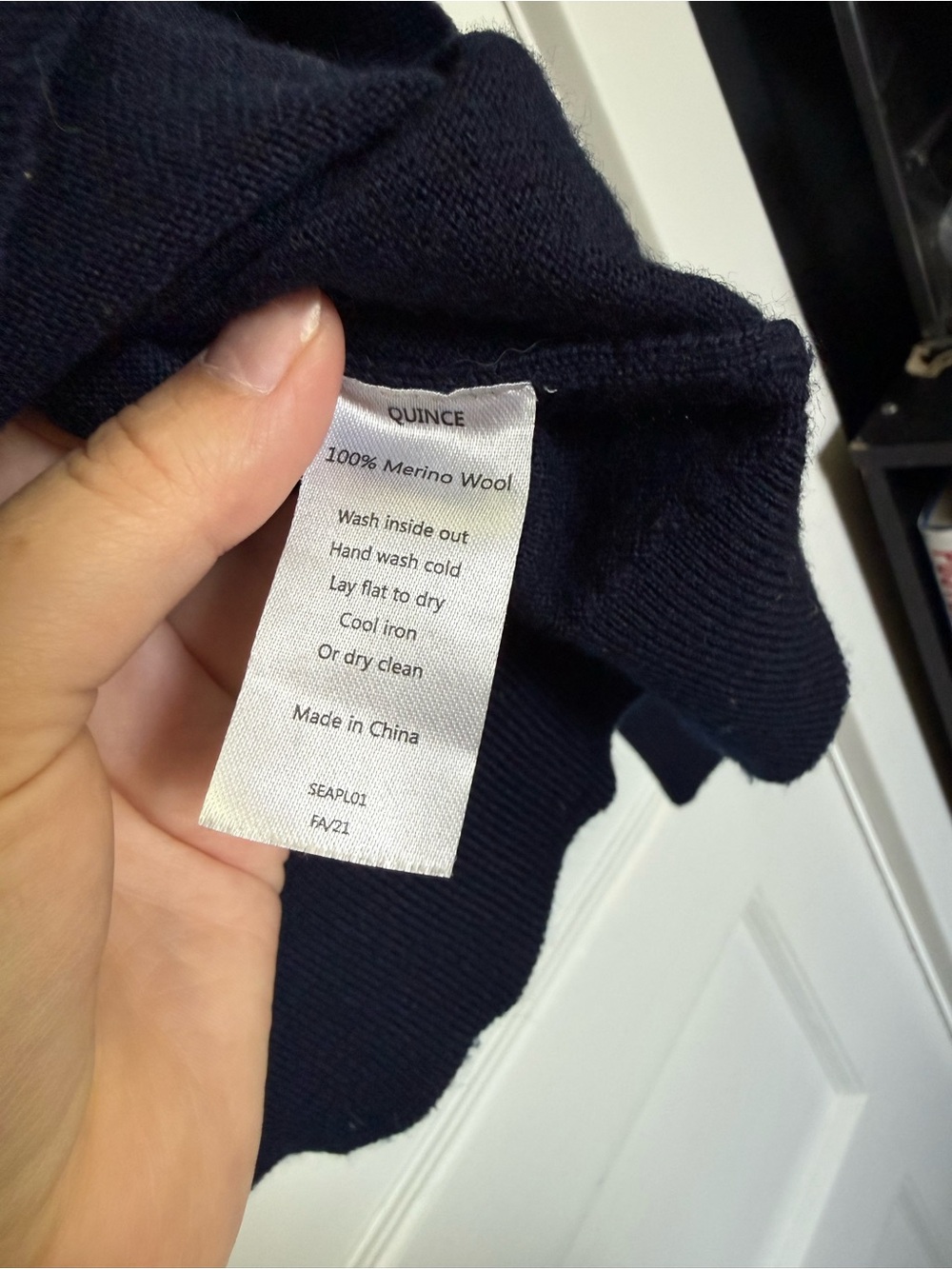 Quince Deep Navy V-Neck 100% Merino Wool Sweater Quiet Luxury Sz S - Picture 10 of 10